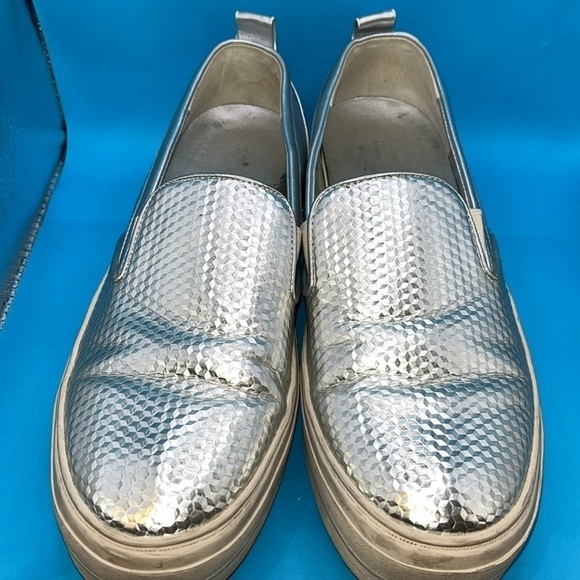 Nine West slip on silver shiny loafer sneaker casual shoe size 8M, women - Picture 2 of 7